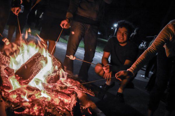 Campfeuer in der Veranstaltungslocation das Basiscamp
